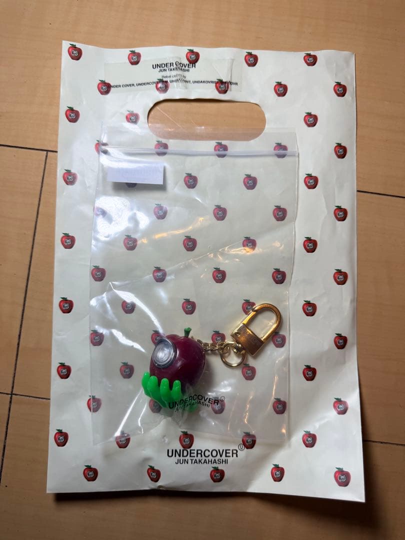 magma×undercover GILAPPLE HAND KEYCHAIN