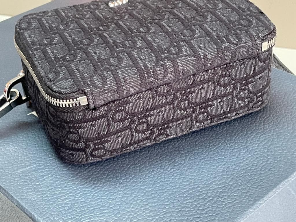 極美品ブラックショルダーバッグ