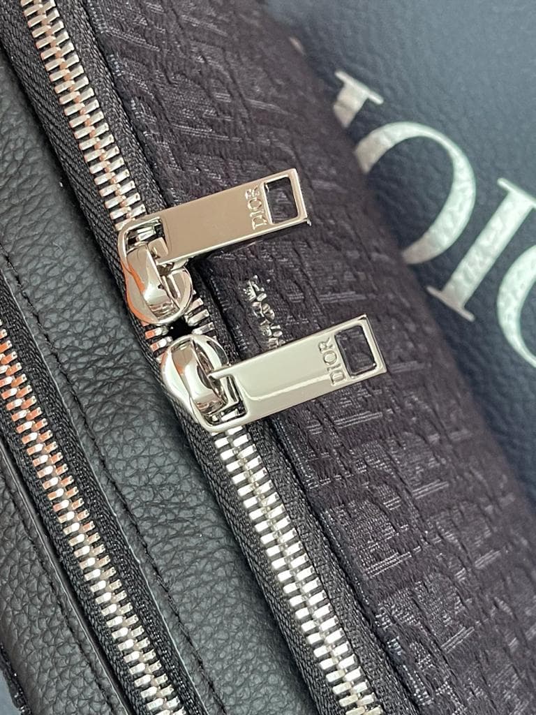 極美品ブラックショルダーバッグ