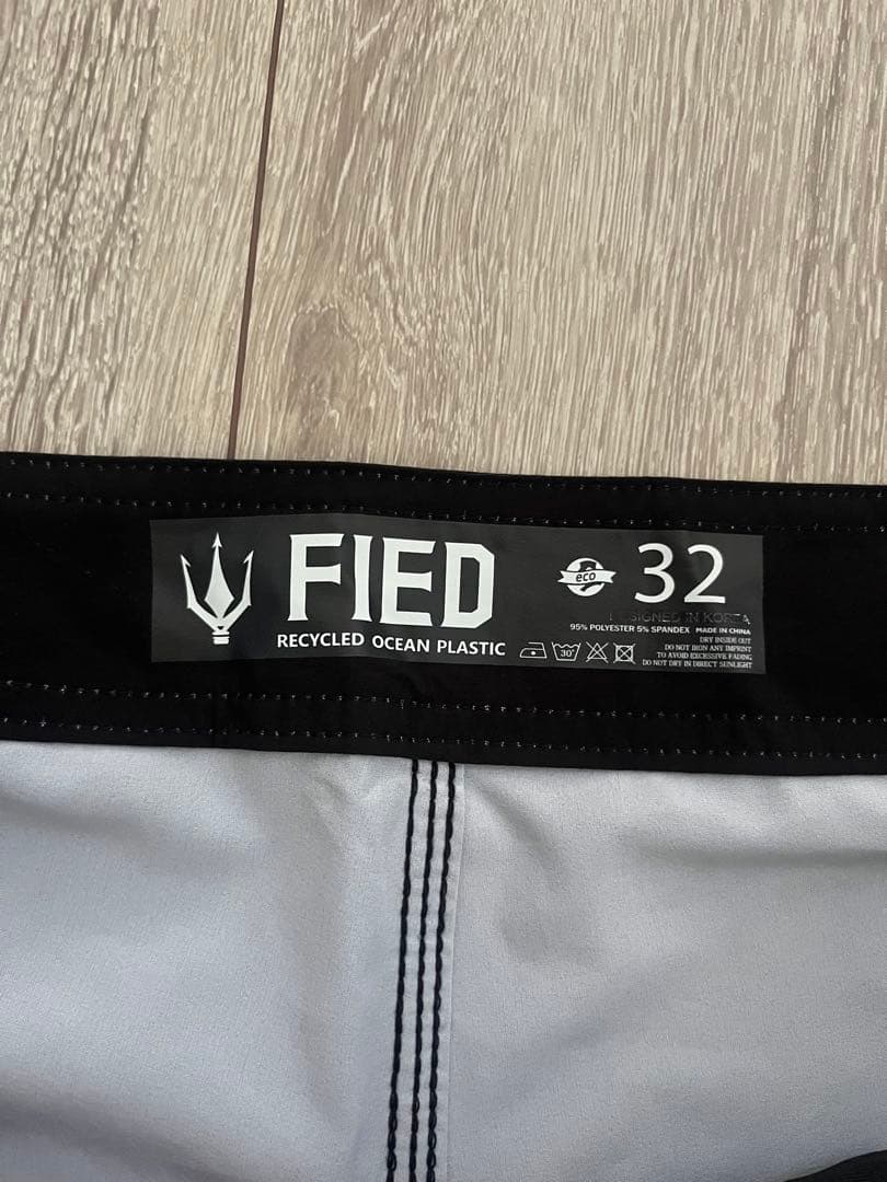 【完売品】正月セールFIEDサーフパンツ32インチ　フィジーク