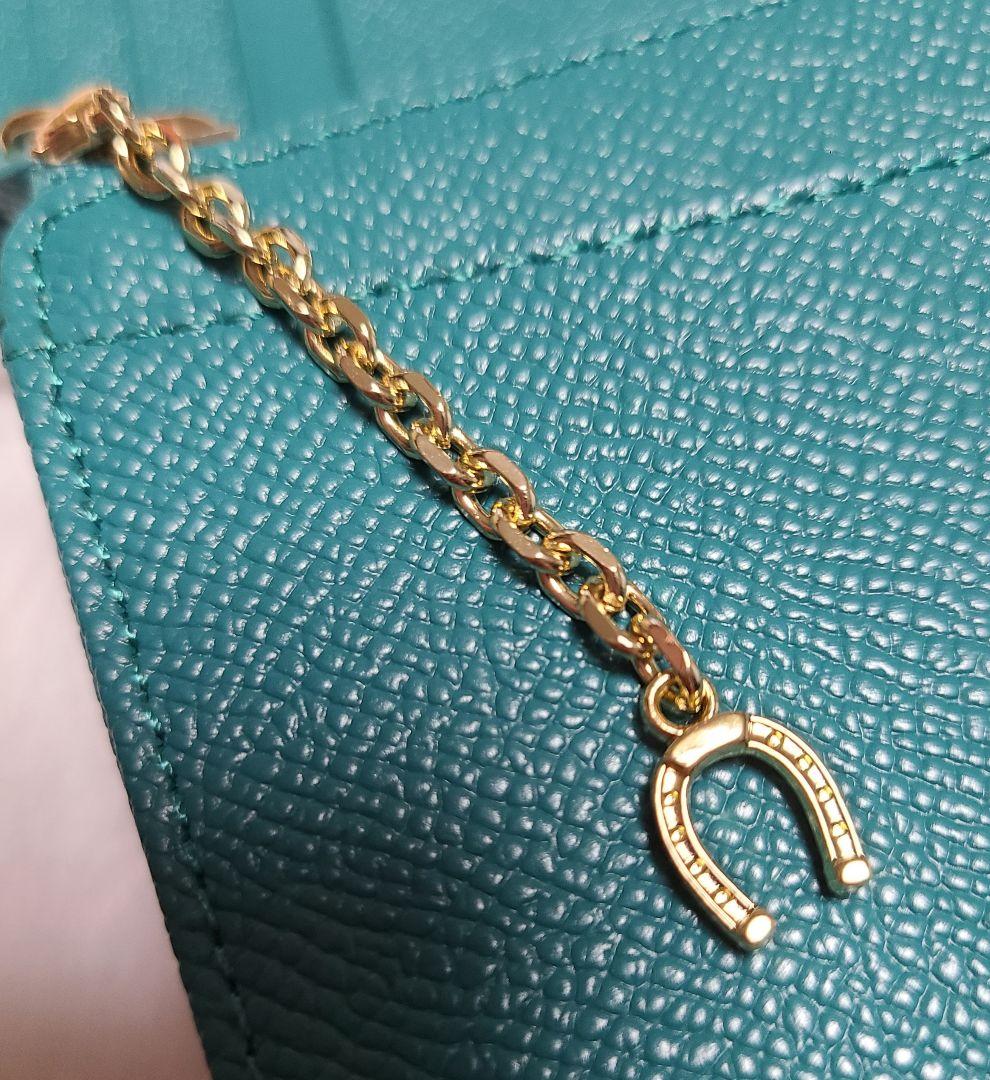 牛革ミドルウォレット 馬蹄チャーム付き