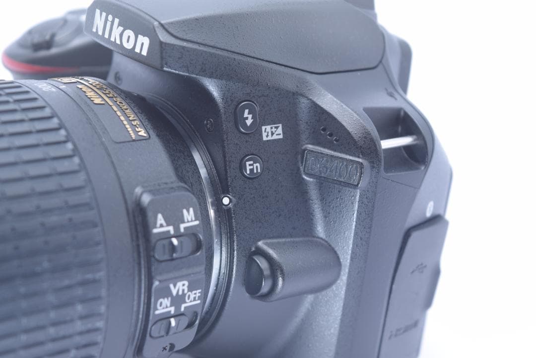②Nikon D3400 デジタル一眼レフ　Wレンズセット　手振れ補正レンズ付き