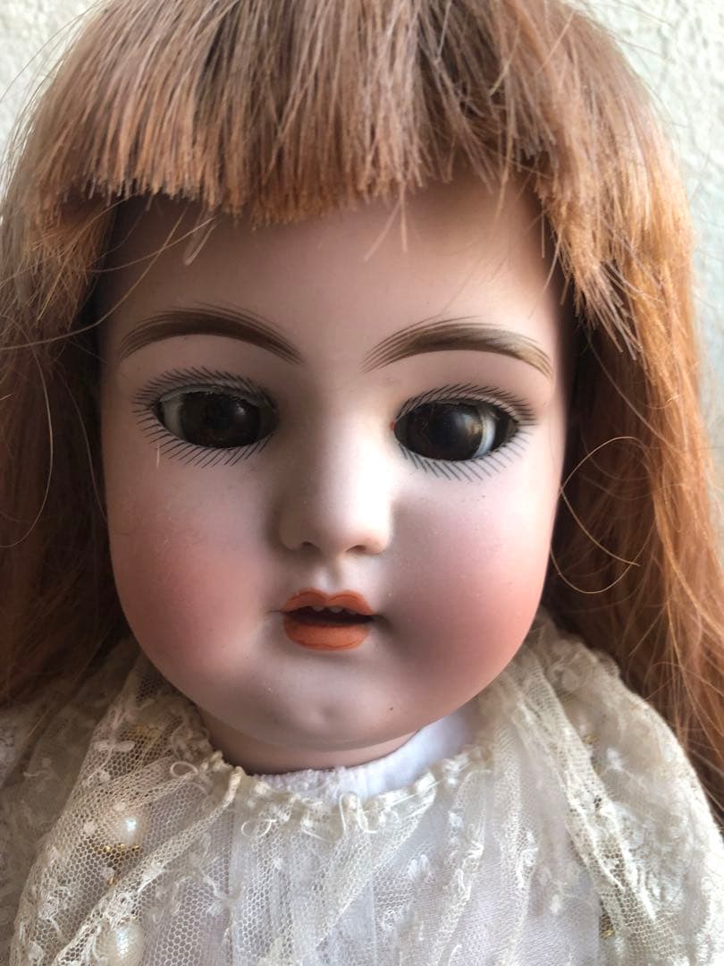 アンティークドール 白いドレス