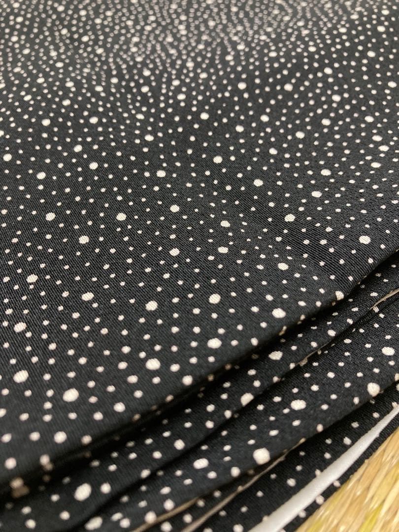 黒に白の水玉模様 小紋着物