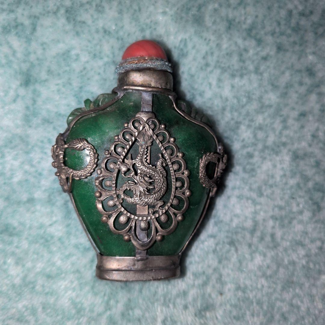 銀製のドラゴン緑色の鼻煙壺