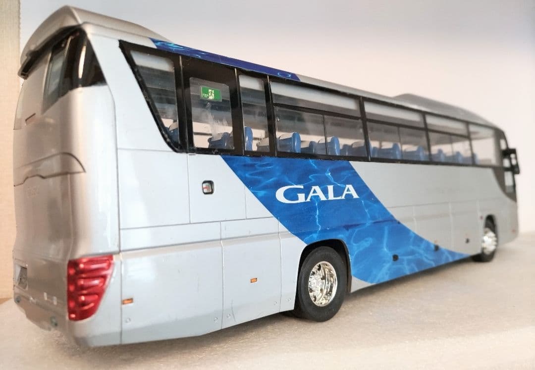 1/32 いすゞガーラスーパーハイデッカ 素人組立品