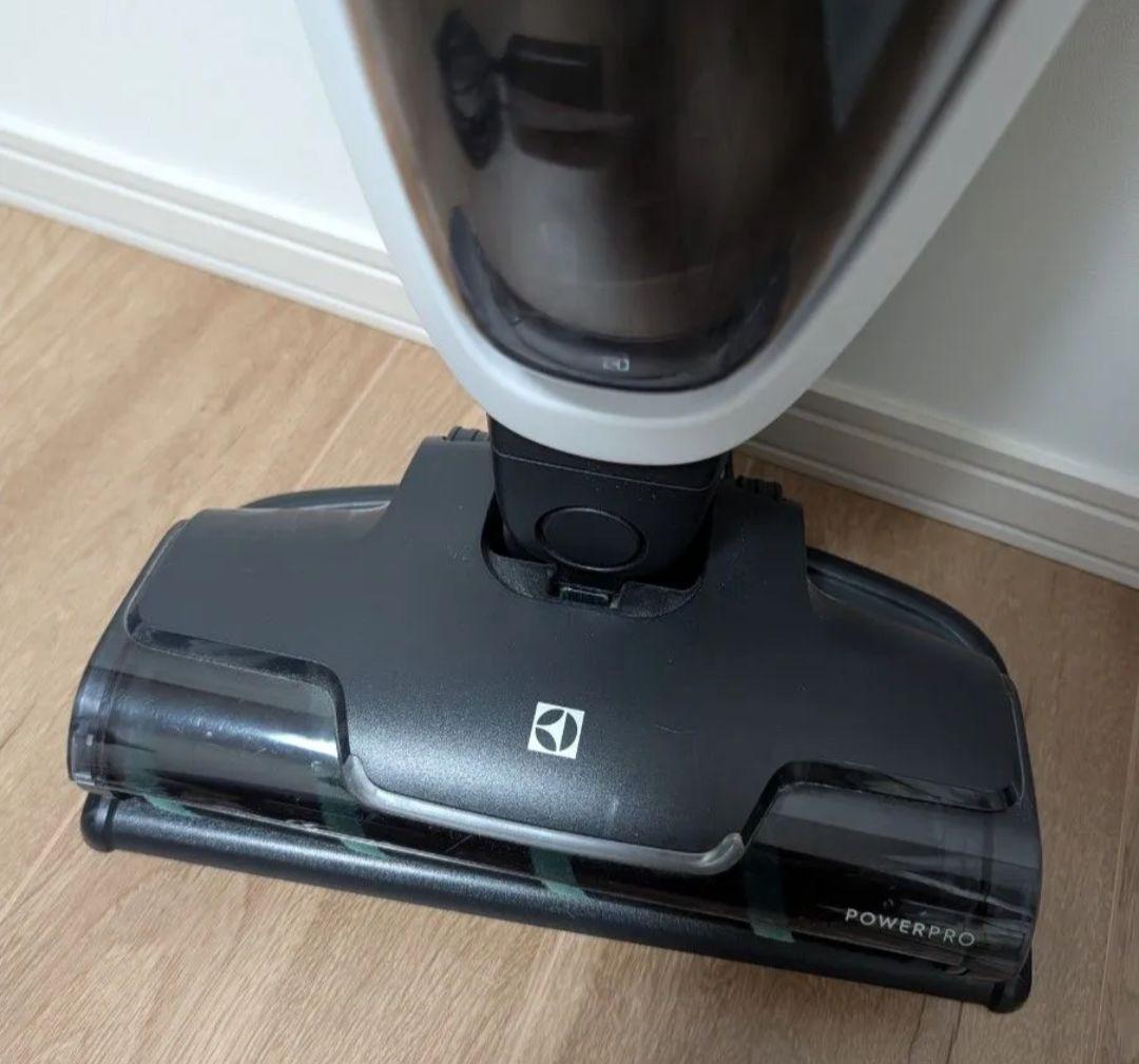 エレクロトラックス コードレスクリーナー Well Q7