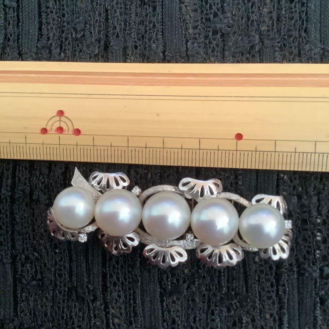 パールブローチ