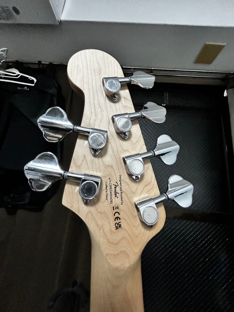 SQUARE 6弦ベース スクワイヤー