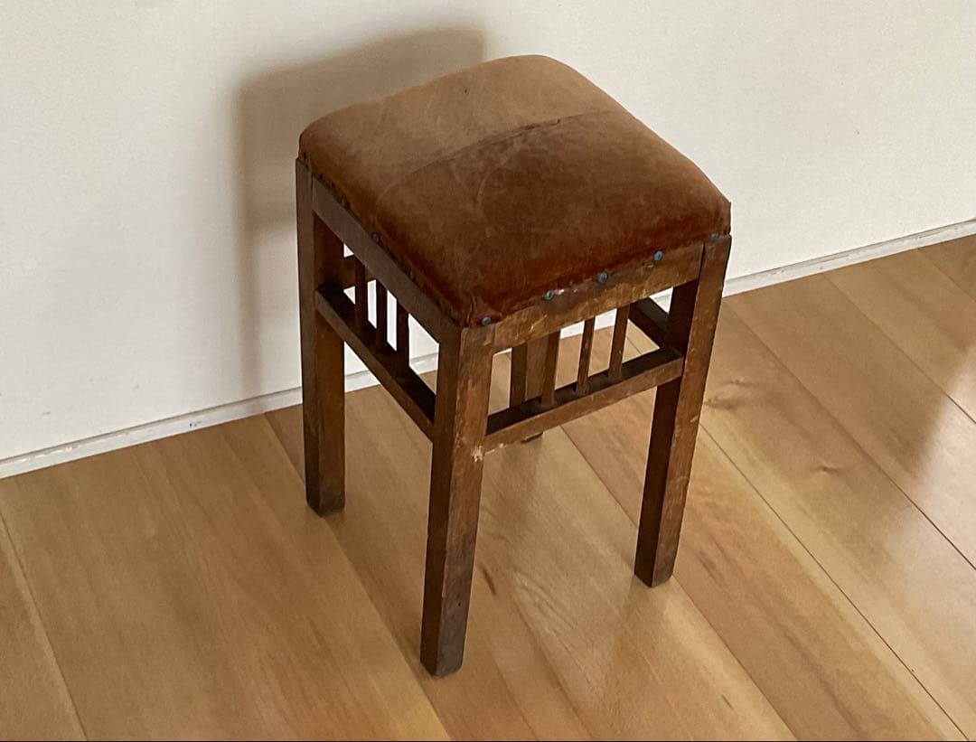 ヴィンテージ　アンティークスツール　透かし三本梯子　椅子　古道具