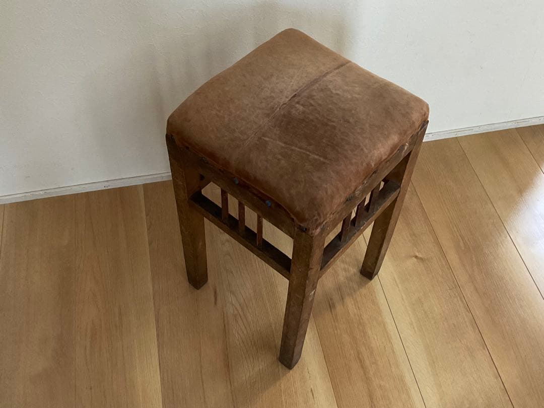 ヴィンテージ　アンティークスツール　透かし三本梯子　椅子　古道具