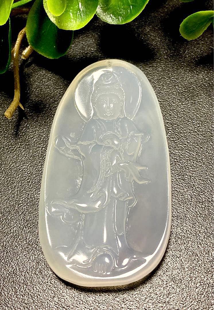 夢幻品質　秘蔵放出　神の力を授かった伝説の秘宝　古代天然白瑪瑙の観音神玉珮