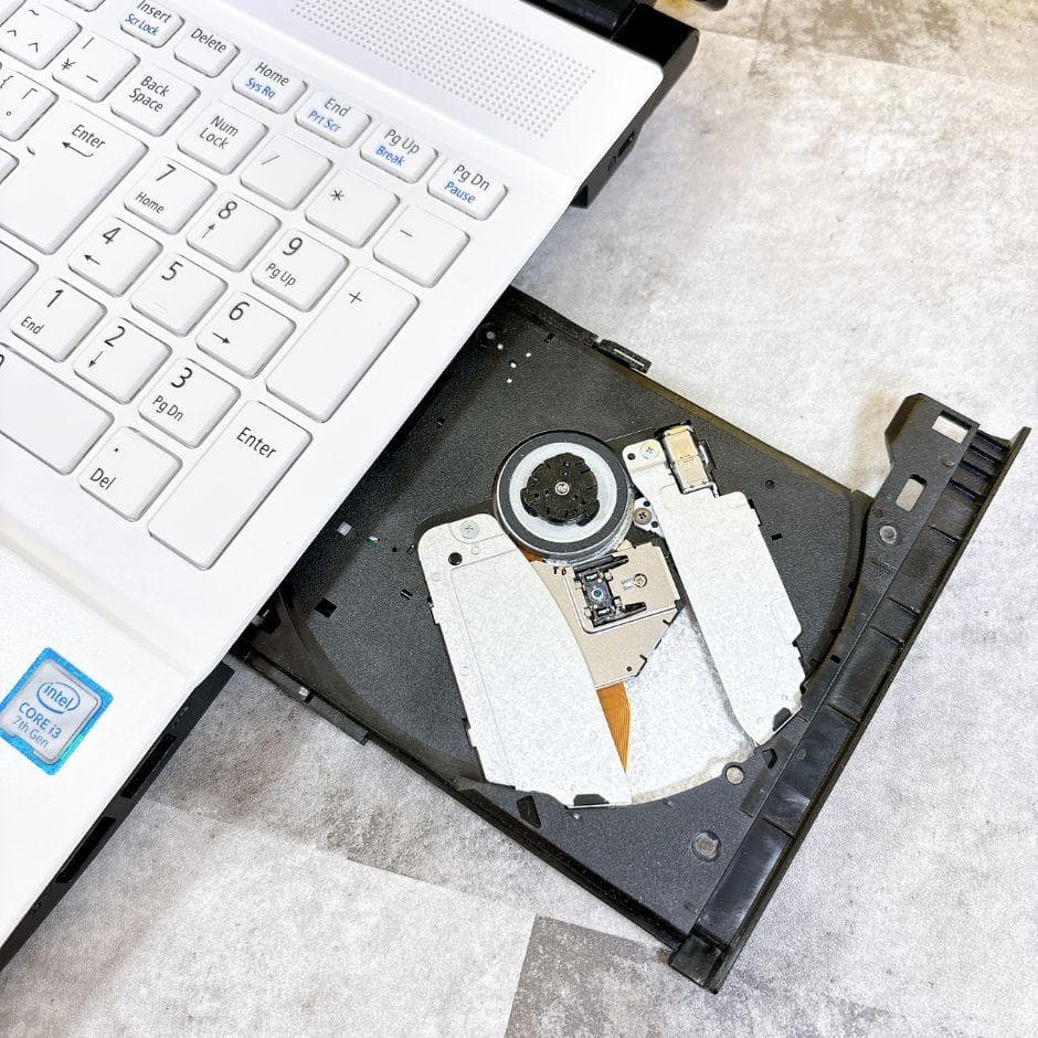 可愛い白❣カメラ付き NECすぐ使えるノートパソコン Windows11 初心者