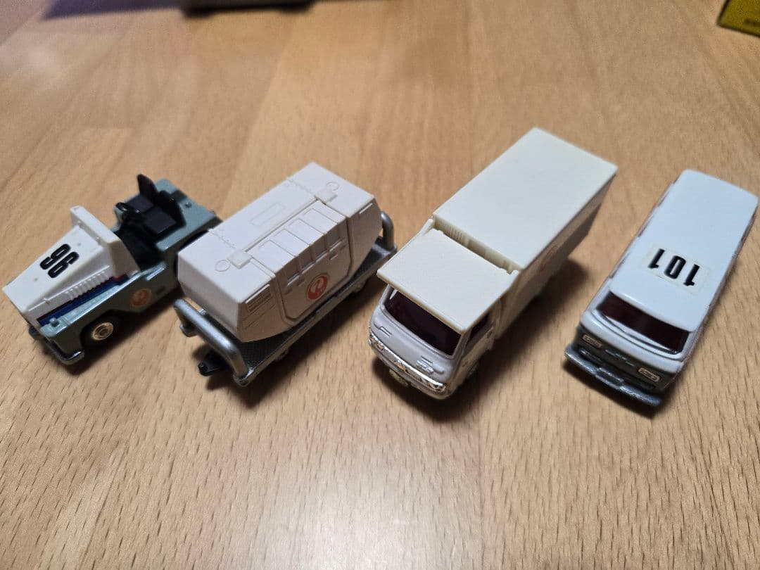 トミカ黒箱　日本航空4台セット