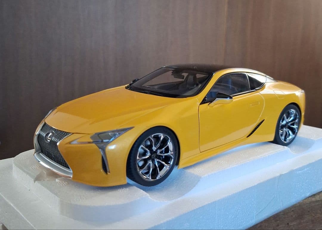 オートアート　レクサス　LC500　ミニカー　1/18