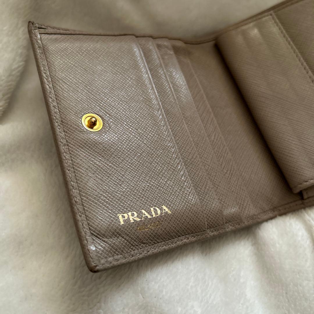 PRADA 二つ折り財布 ベージュ