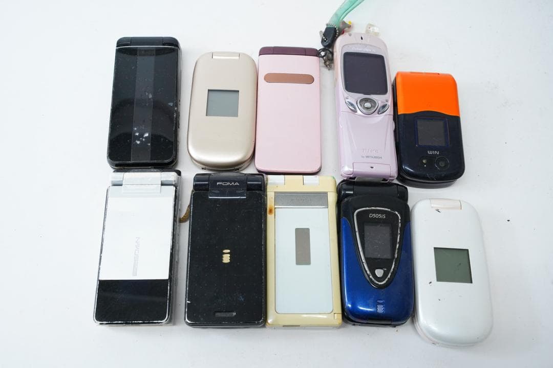 10.105-100▲ガラケー スマホ 大量まとめ売り ジャンク品 部品取りに
