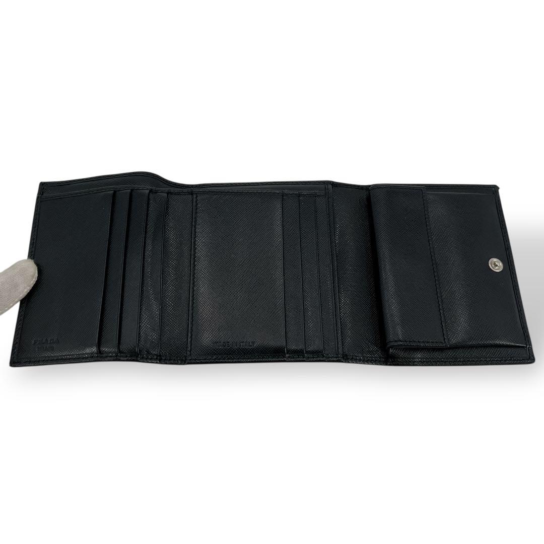 もち様　プラダ　三つ折り財布　コンパクトウォレット　三角ロゴ　サフィアーノレザー