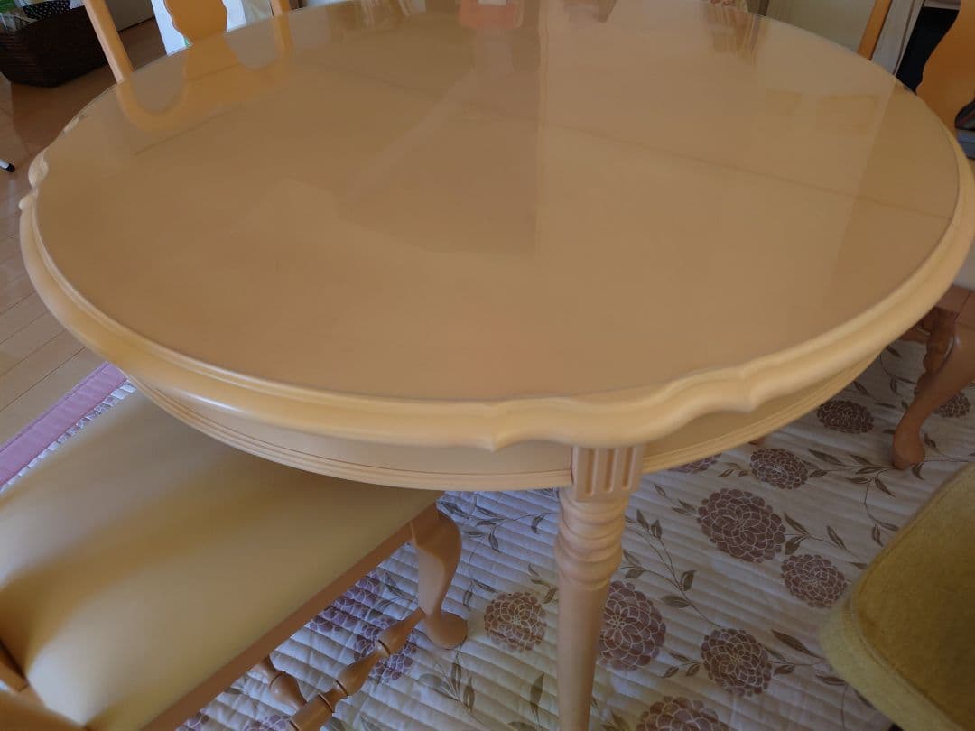 リンホーリン 円形 木製ダイニングテーブル