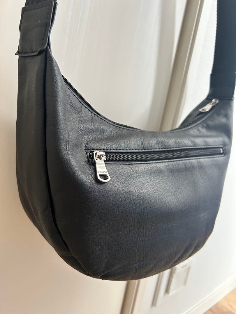 美品　russet ソフトレザーラウンドショルダーバッグ　ブラック