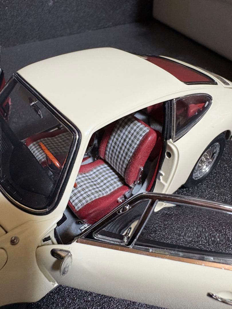 CMC 1/18 ポルシェ 901(911) 1964 アイボリー