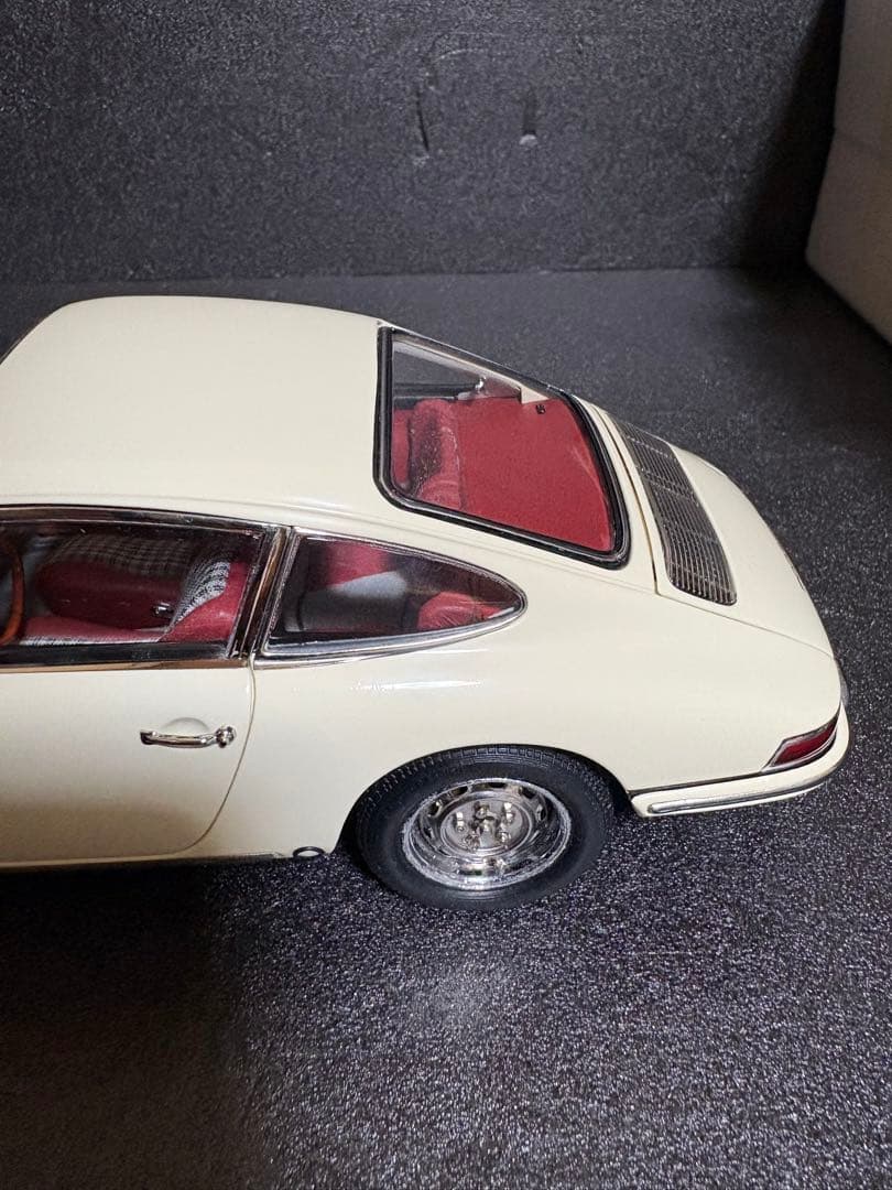 CMC 1/18 ポルシェ 901(911) 1964 アイボリー