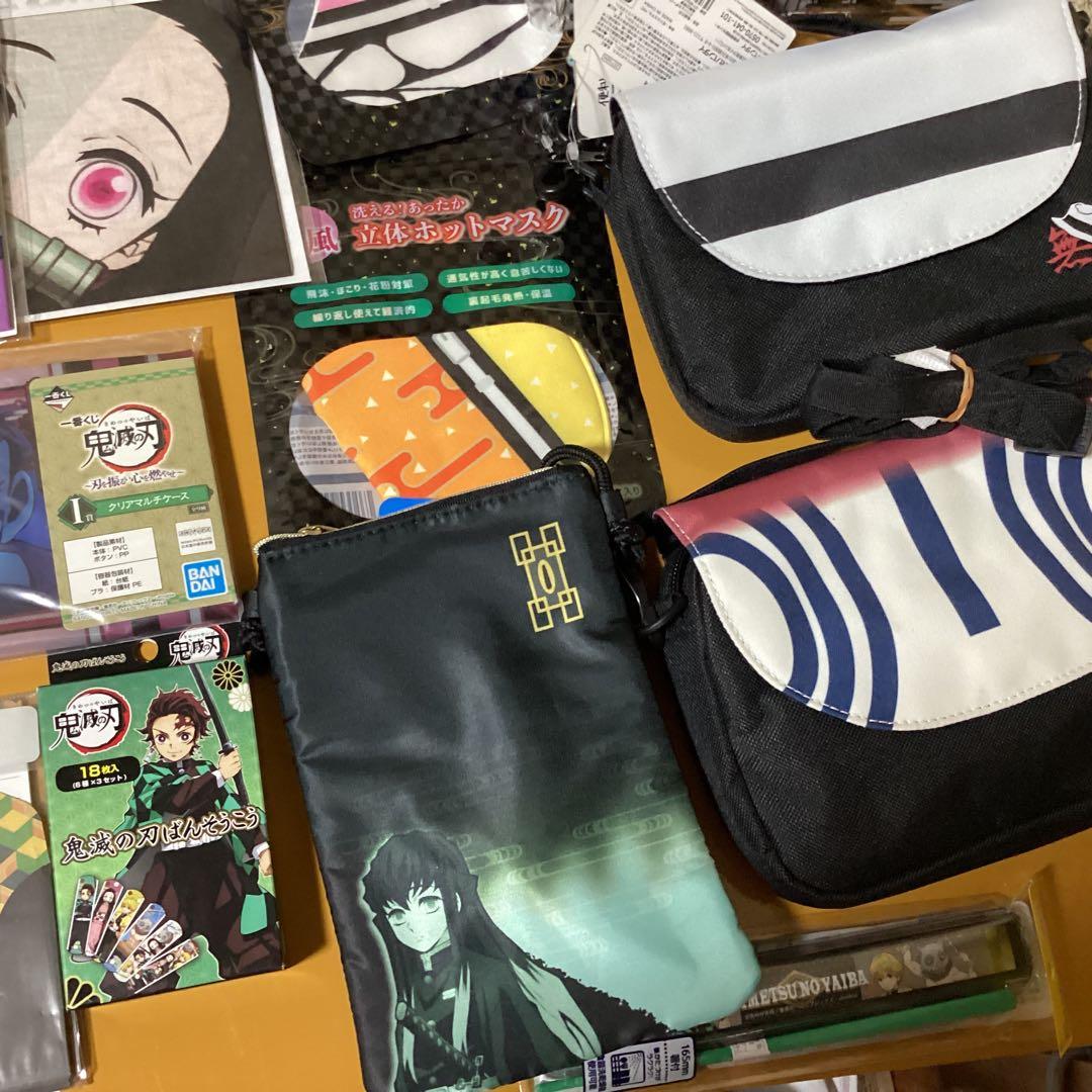 2388鬼滅の刃グッズセット　リュック &ティッシュ &タオル