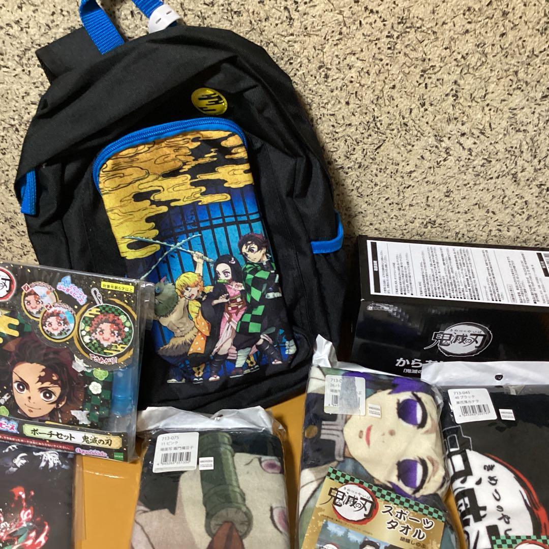 2388鬼滅の刃グッズセット　リュック &ティッシュ &タオル