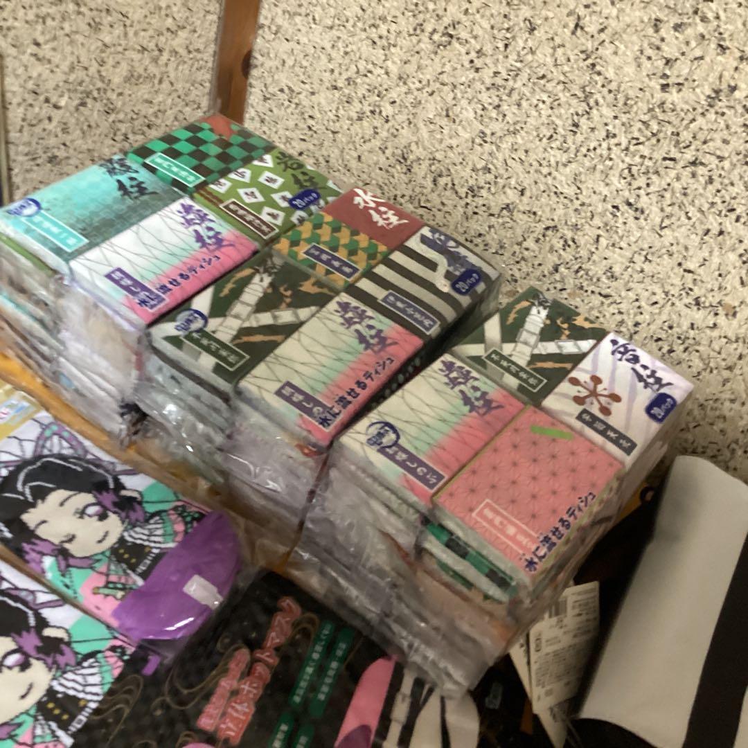 2388鬼滅の刃グッズセット　リュック &ティッシュ &タオル