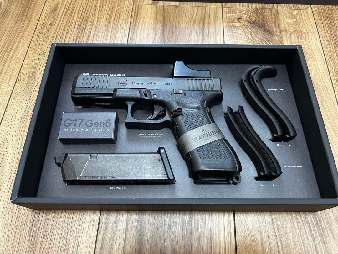 グロック17 Gen5 (東京マルイ) サイト・予備マガジン・ホルスター付き