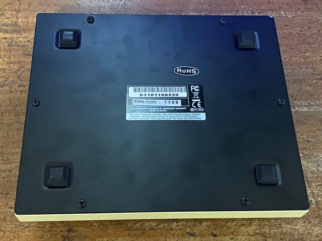 ギター BEHRINGER VINTAGE TIME MACHINE VM1