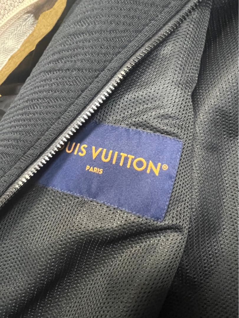 ルイヴィトン　パーカー　Mサイズ　直営店購入品　定価27万