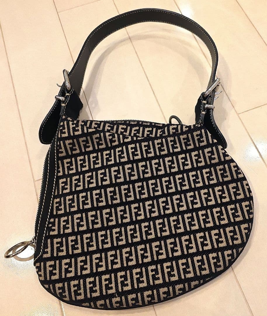 フェンディ　FFロゴ ショルダーバッグ