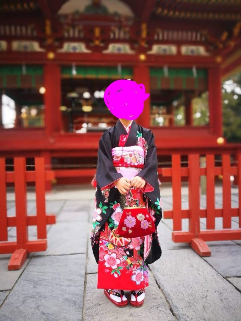 ぽ*す様 七五三 伝統的な着物 黒と赤の花柄　7歳