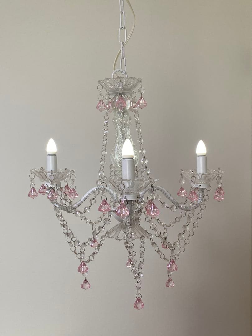 クリア・ピンク・ホワイト4灯シャンデリア　LED電球