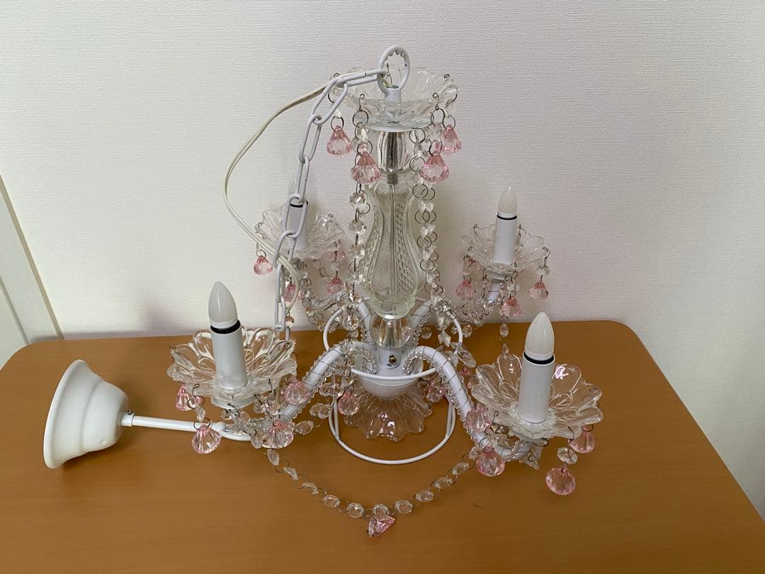 クリア・ピンク・ホワイト4灯シャンデリア　LED電球