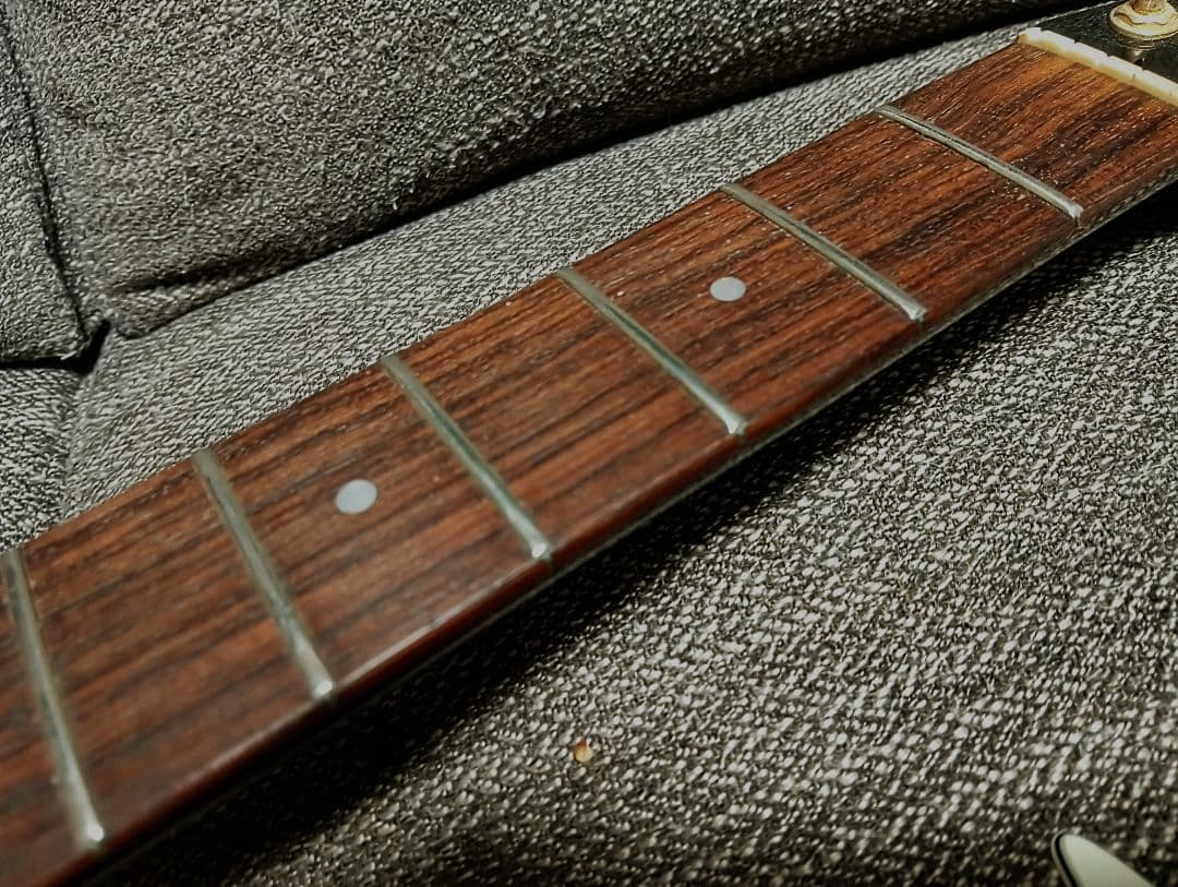 FenderSTMミディアムスケール ネック調整フレット擦合済 変えピックガード