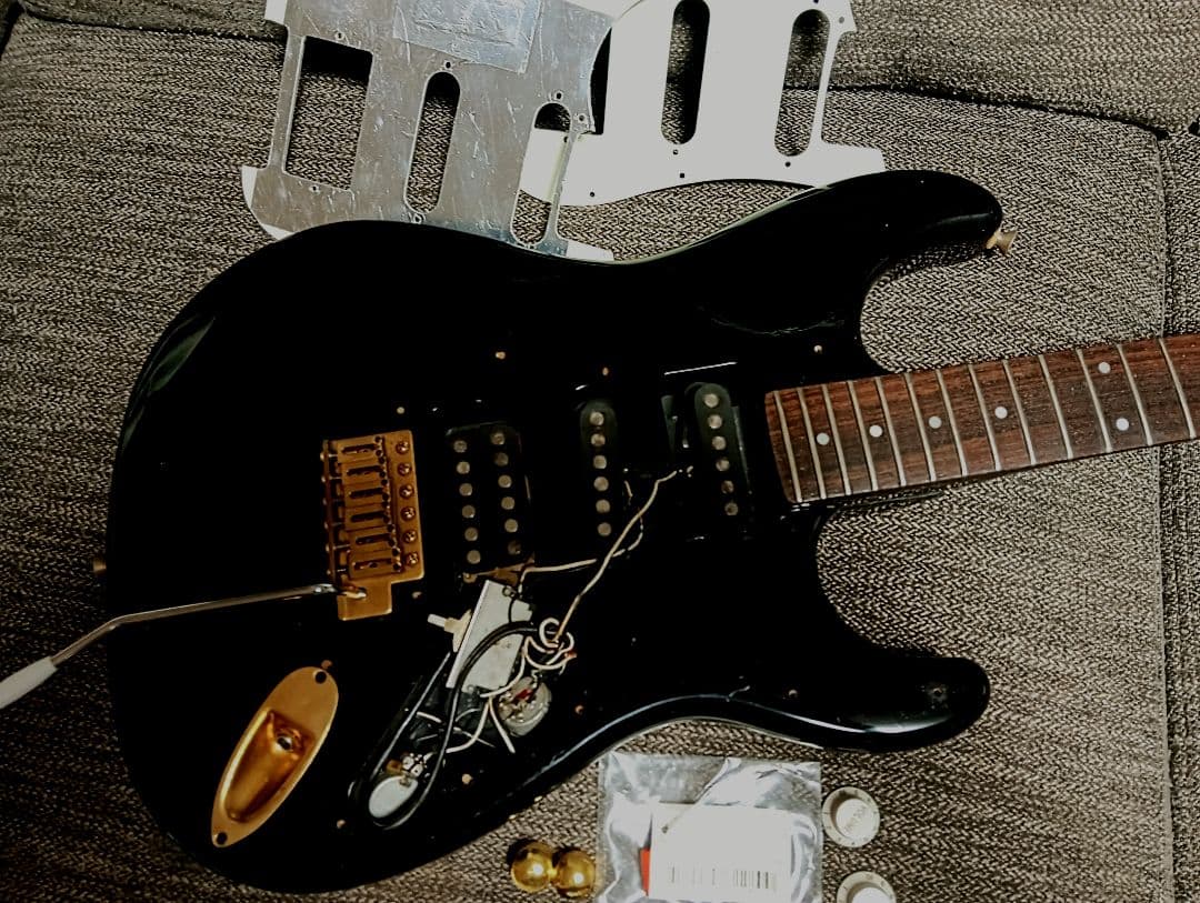 FenderSTMミディアムスケール ネック調整フレット擦合済 変えピックガード