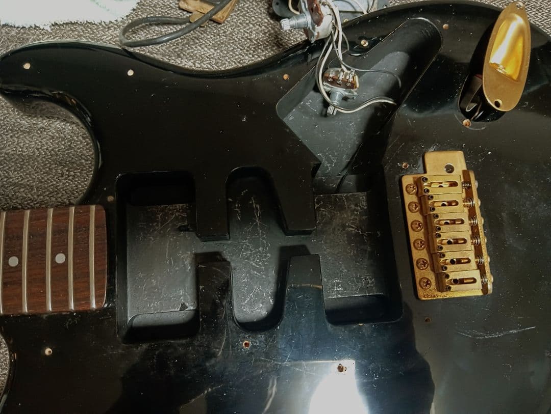 FenderSTMミディアムスケール ネック調整フレット擦合済 変えピックガード