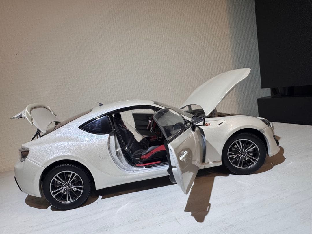 トヨタ86 ミニカー 白　 1/18