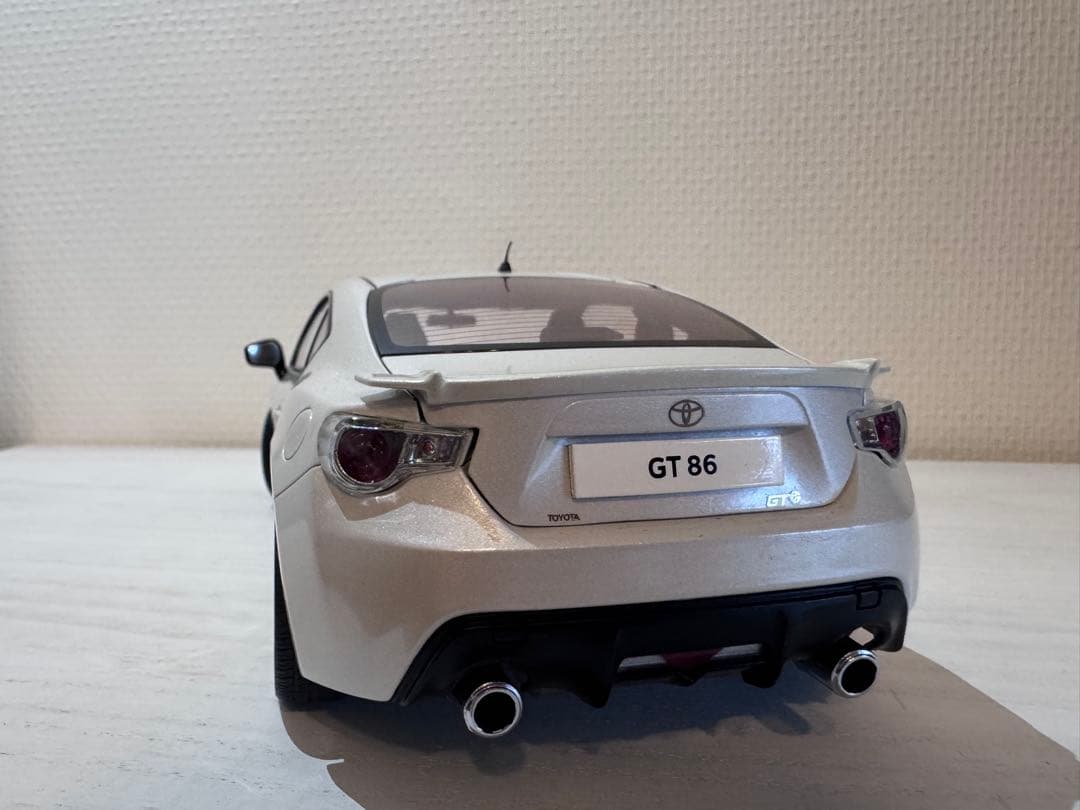 トヨタ86 ミニカー 白　 1/18