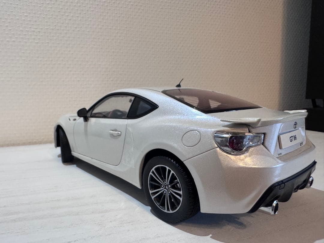 トヨタ86 ミニカー 白　 1/18