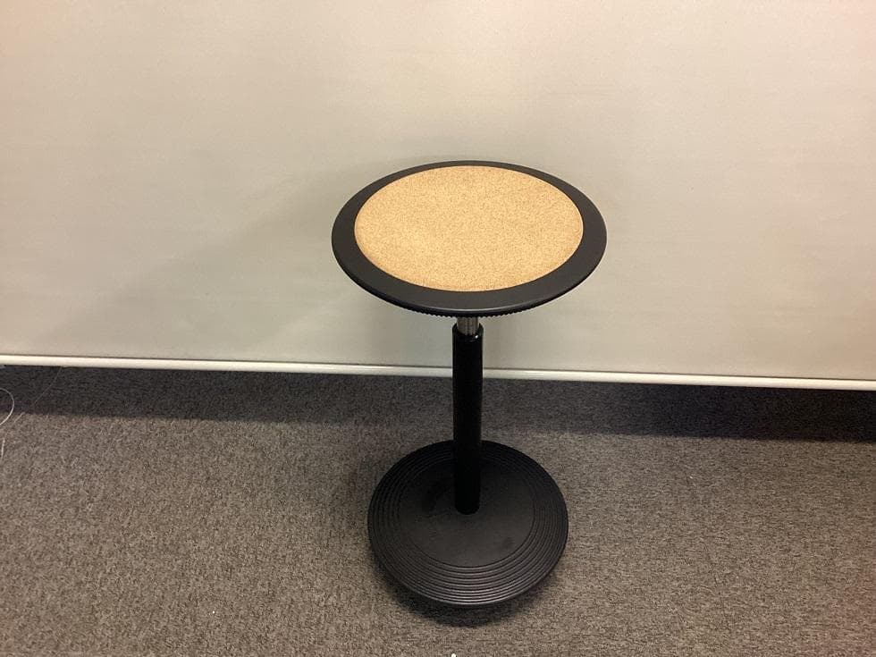 美品　定価約８万　ウィルクハーン　スティッツ　ハーフシーティングチェア　コルク