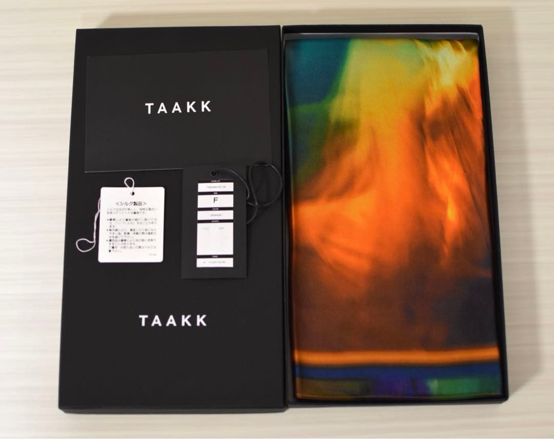 ⭐︎sparrrow⭐︎TAAKK シルクスカーフ 45 新品未使用