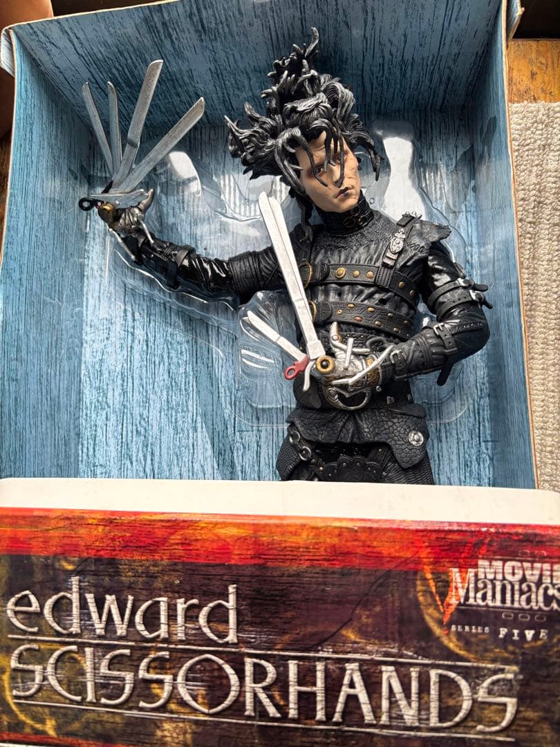 バスター　シザー・ハンズ 18インチ フィギュア