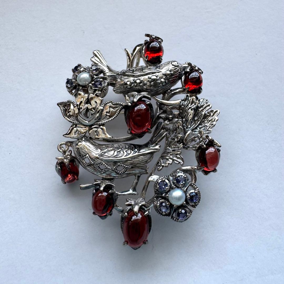 碌山 ウィリアム・モリスいちご泥棒ペンダントブローチ（ガーネット）