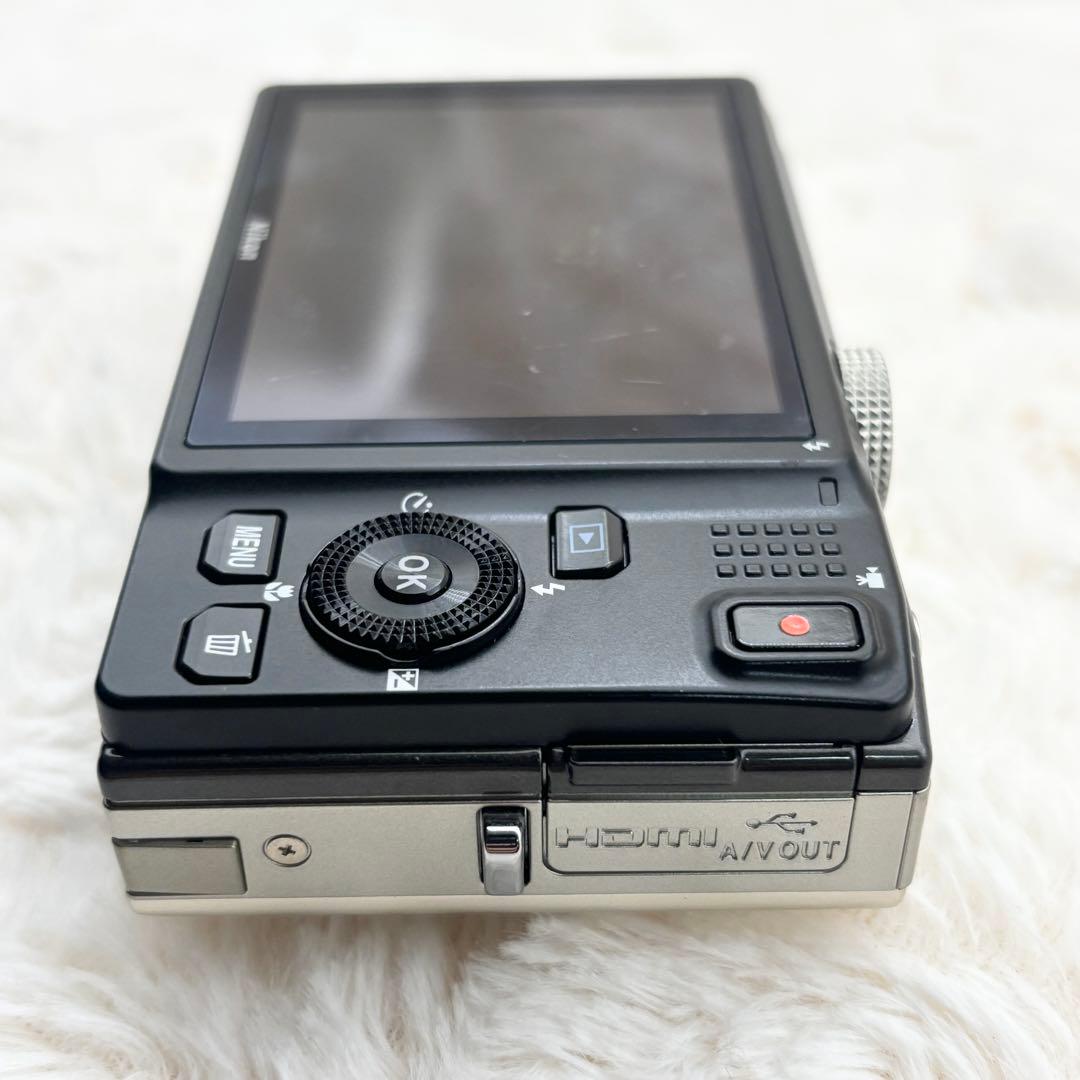美品 Nikon COOLPIX S8200 シルバー 動作未確認