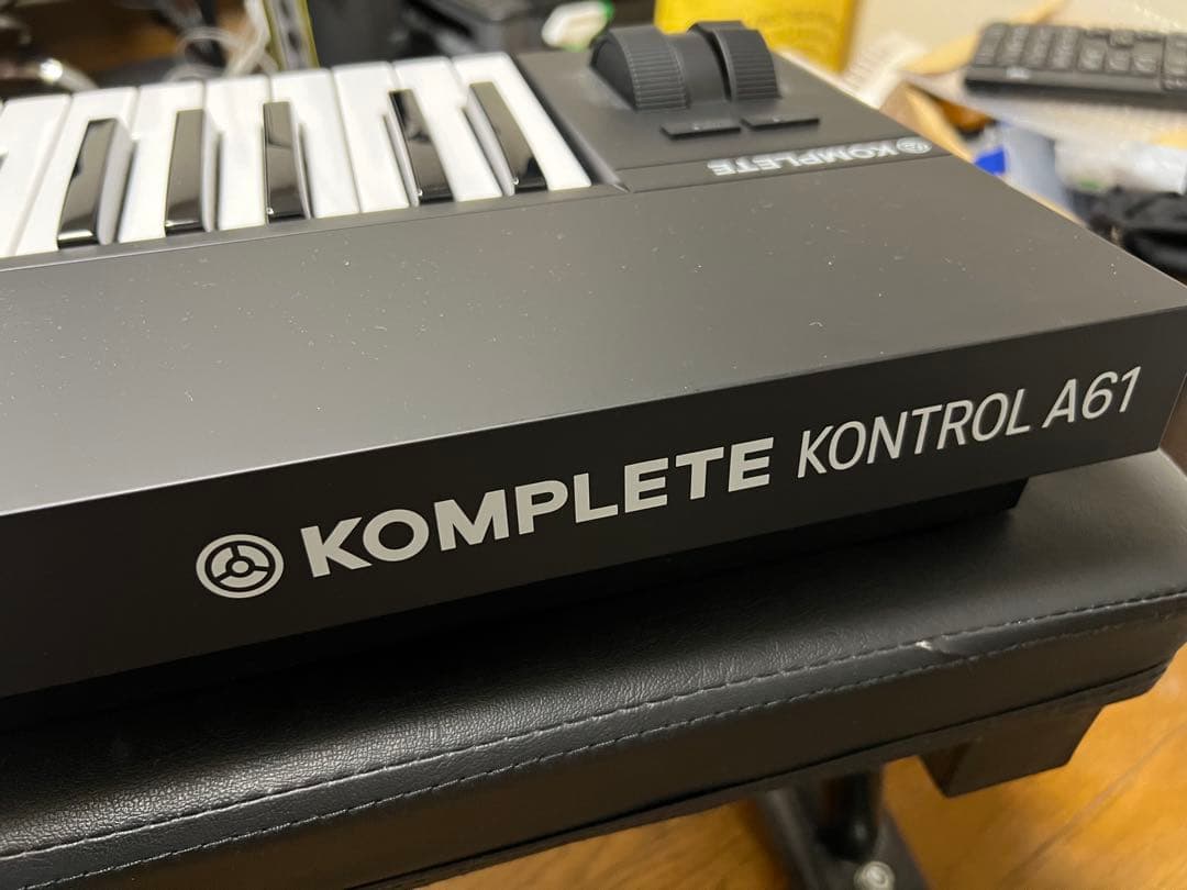 ソフトウェア付美品/KOMPLETE KONTROL A61 MIDIキーボード