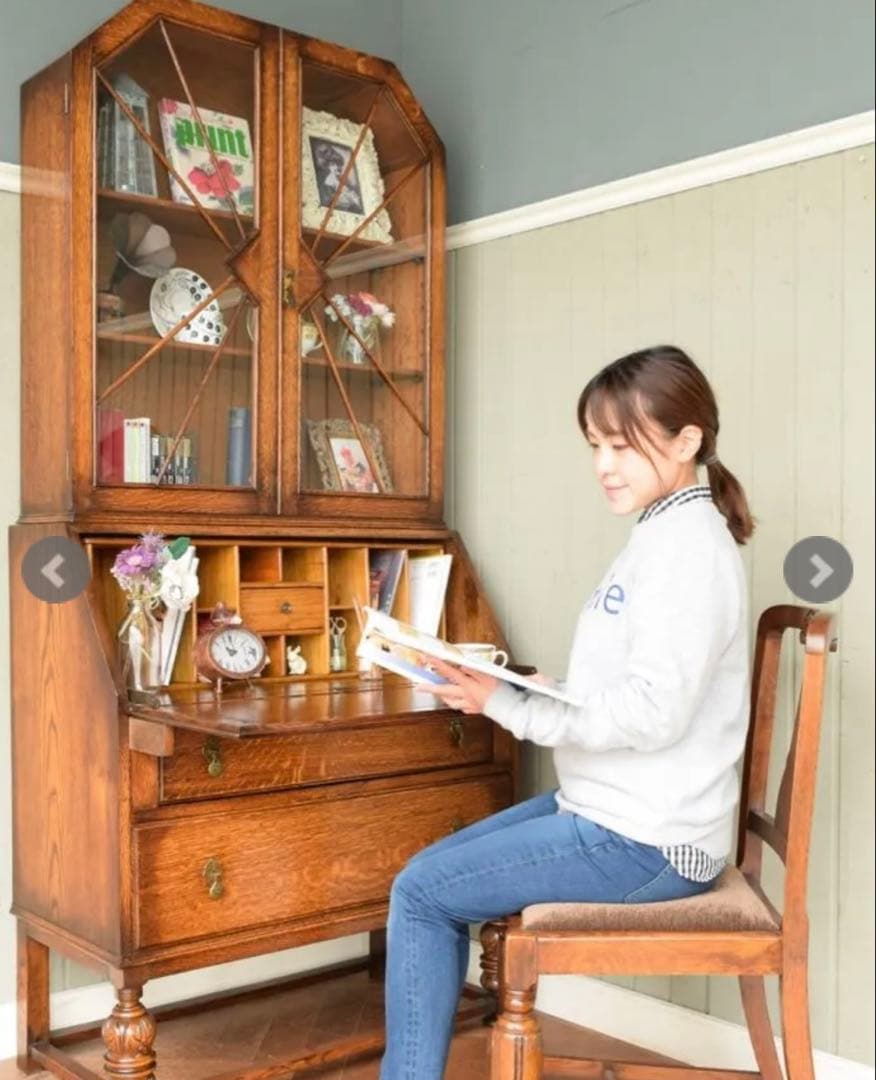 イギリスから届いたアンティークの本棚付きデスク、ビューロー