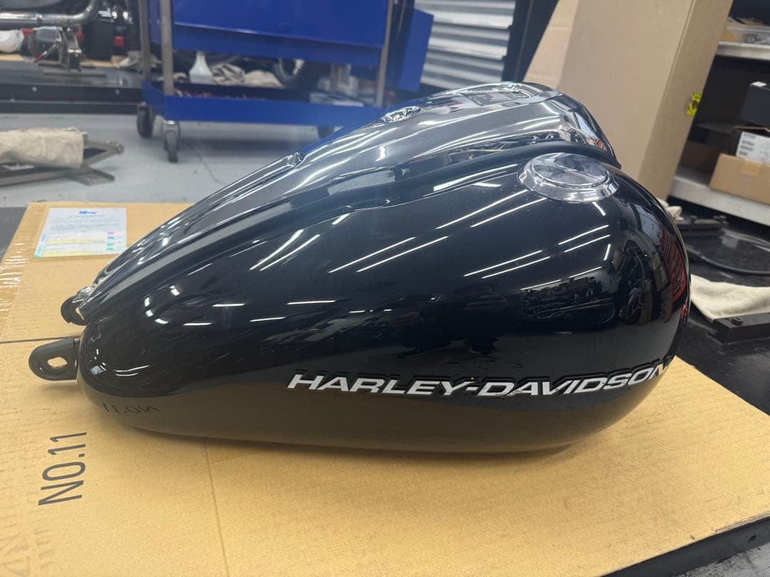 ハーレー　ブレイクアウト　タンク ブラック